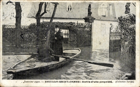 Ak Neuilly sur Seine Hauts de Seine, Sortie d'une propriété, Überschwemmung, Januar 1910