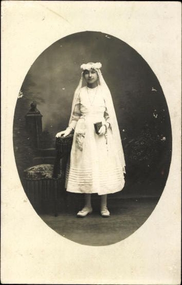 10 AK photography young girls in communion dresses