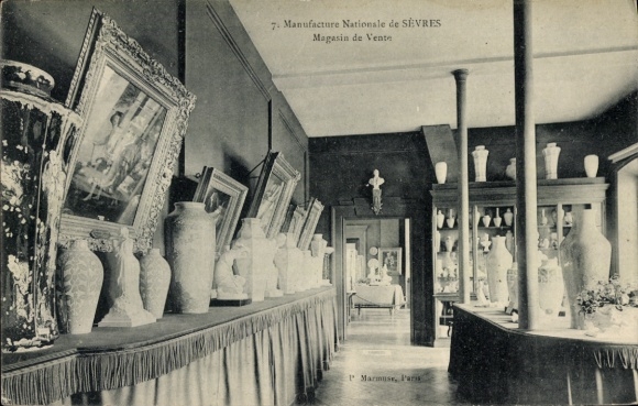 Postcard Sèvres Hauts de Seine, manufactory, ceramics, salesroom, paintings, vases