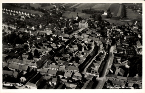 Ak Auma in Thüringen, Luftaufnahme, Stadtansicht,  Gebäude, Kirchenviertel