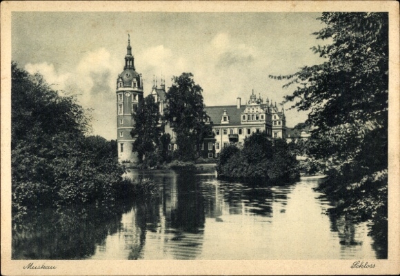 Postcard Bad Muskau in Upper Lusatia, castle, water, trees, buildings, black and white