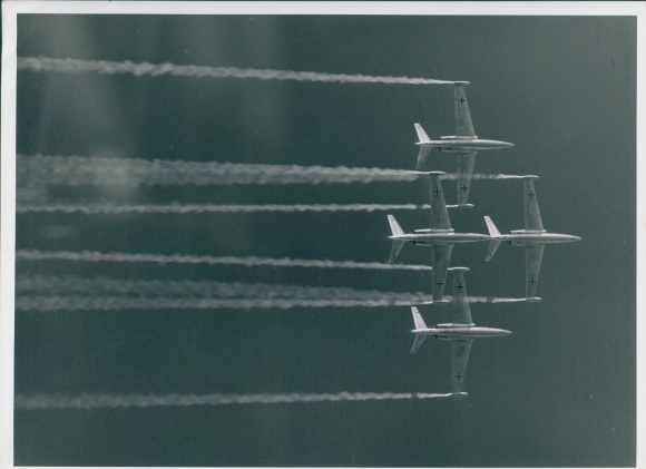 Photo German military aircraft in the air, Bundeswehr, Luftwaffe, formation flight