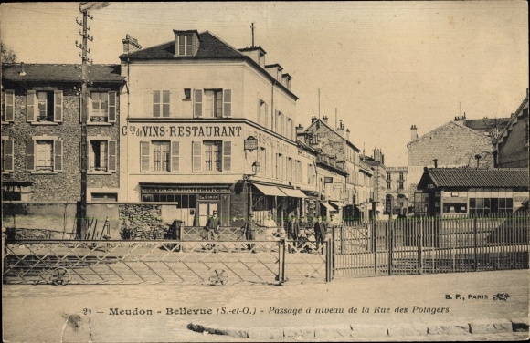Postcard Bellevue Meudon Hauts de Seine, Level crossing of Rue des Potagers