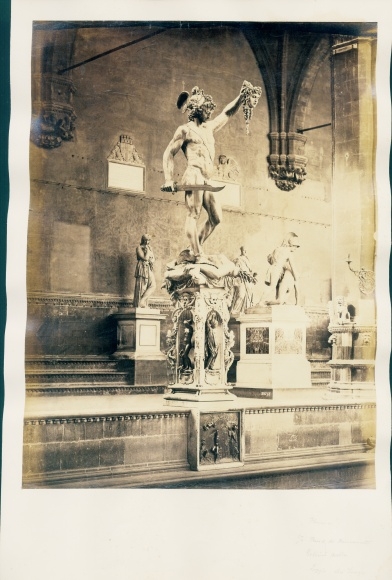 foto Firenze Florence Toscana, Beeld van Perseus met het hoofd van Medusa door Benvenuto Cellini, rond 1860