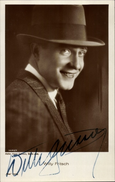 Postcard actor Willy Fritsch, portrait with hat, Ross Verlag 3446/1, autograph