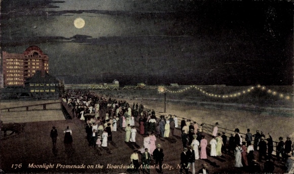 Ak Atlantic City New Jersey USA, maanverlichte promenade, menigte, nachtopname, strand