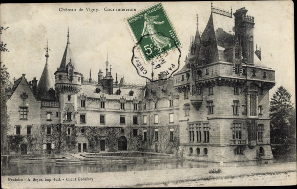 Ak Vigny Val d’Oise, Château de Vigny, Cour Intérieure