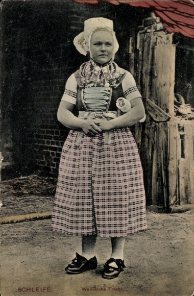 Postcard Schleife in Upper Lusatia, Wendish costume, girl