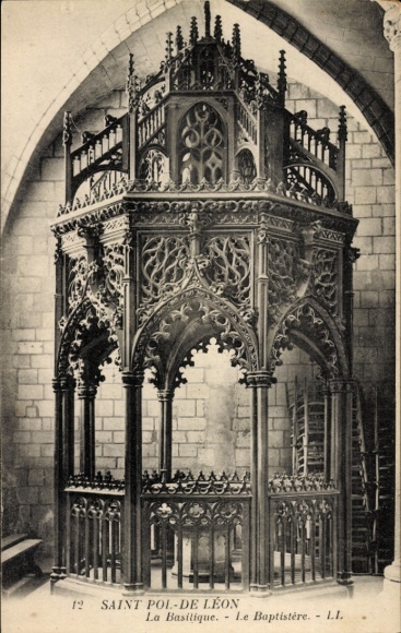 Postcard Saint Pol de Léon Finistère, Basilica, Baptistery