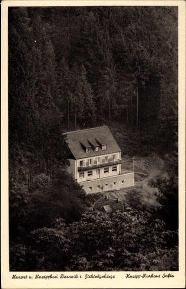 Postcard Bad Berneck in the Fichtelgebirge Bavaria, Kneipp-Kurhaus, bird show