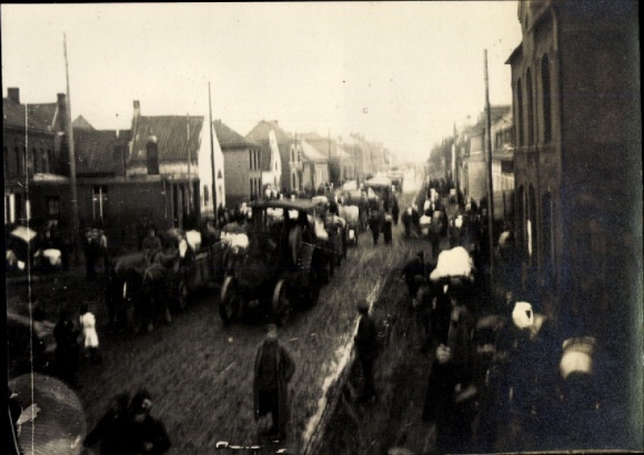 Photo Valenciennes Mons Wallonia Hainaut, street scene, refugees, 1st World War