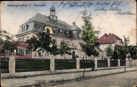 Ak Hintergersdorf Tharandt Sachsen, Fassadenansicht, große Gebäude, Bäume, stimmungsvolle Landsch