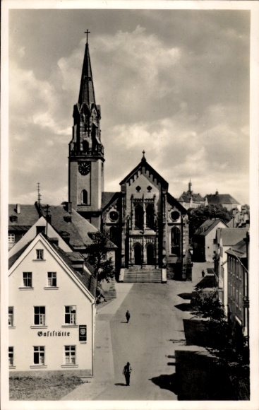 Ak Selb in het Fichtelgebergte Opper-Franken, Martin-Luther-Platz, kerk met toren, historische gebouwen...