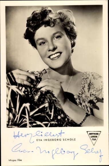 Postcard actress Eva Ingeborg Scholz, The Happy Vineyard after Carl Zuckmayer, autograph