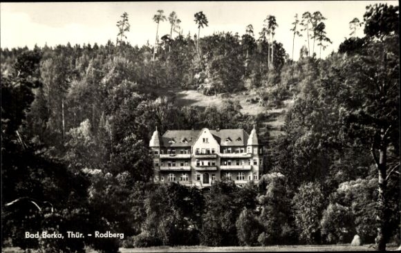 Ak Bad Berka in Thüringen, Hotelgebäude, Bäume, Berglandschaft