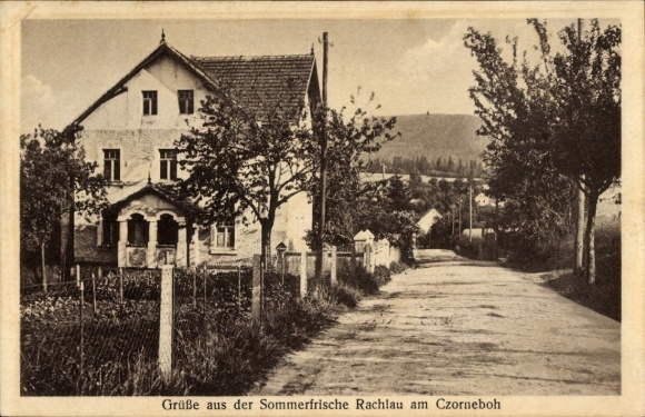 Ak Rachlau Kubschütz in der Oberlausitz, Haus, Straße, Bäume, Grüße aus der Sommerfrische Rachlau