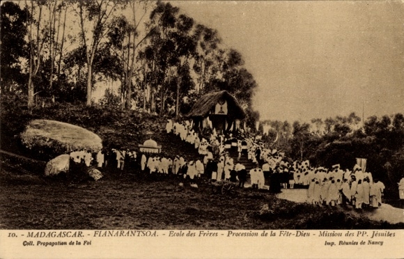 Postcard Flanarantsoa Madagascar, Ecole des Freres, Procession de la Fete Dieu, Mission of the PP. Jesuits