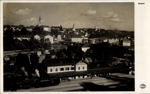 Ak Kranj Krainburg Slowenien, Bahnhof, Gleisseite, Dampflok, Totalansicht