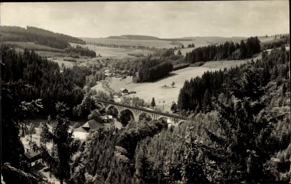 Postcard Wurzbach im Saale Orla district, viaduct in Sormitzgrund, railway bridge, view from Charlottenfels
