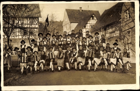 Postcard Erlenbach Fürth in the Odenwald, Odenwald children&#39;s game group, KdF, elementary school students