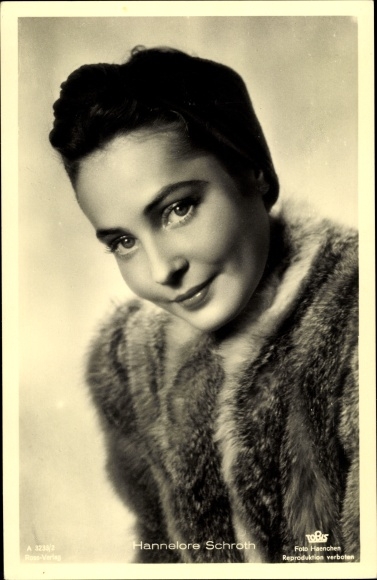 Postcard actress Hannelore Schroth, portrait, fur
