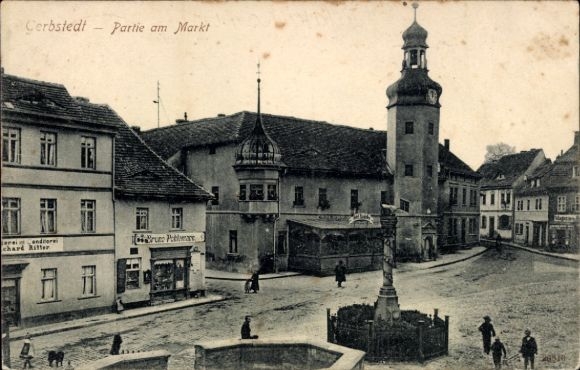 Ak Gerbstedt im Harzvorland, Marktplatz,  Architektur, Brunnen, alte Gebäude, Uhrturm