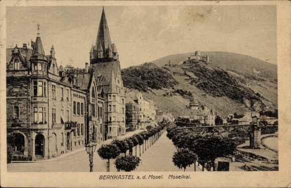 Ak Bernkastel an der Mosel, Schöne Ansicht von Bernkastel, Mosel,  Architektur, Flusslandschaft