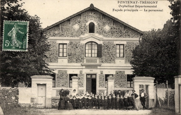Ak Fontenay Trésigny Seine et Marne, departementaal weeshuis, medewerkers