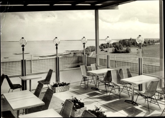 Ak Klink Waren Müritz Mecklenburg Vorpommern, Urlaubersiedlung Völkerfreundschaft, Dachcafe Terrasse