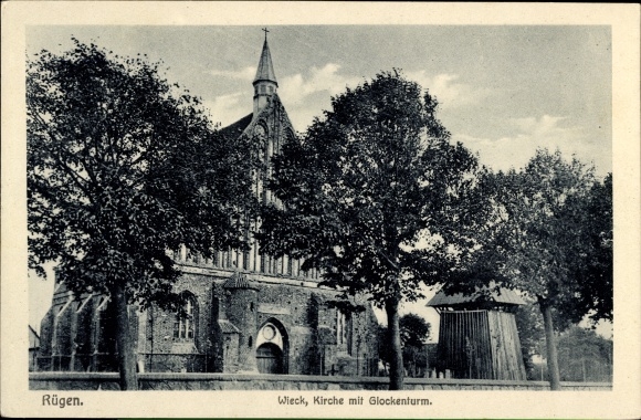 Ak Wiek op Rügen, kerk met klokkentoren