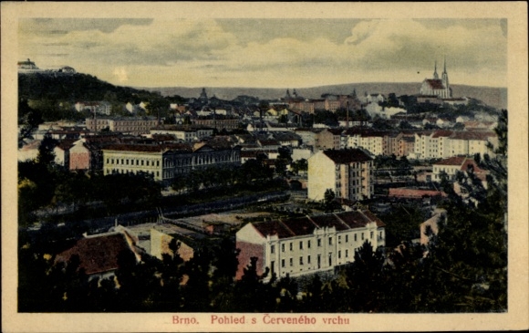 Ak Brno Brünn Südmähren,  Stadtansicht, Landschaft, vorbei am Hügel, viele Gebäude