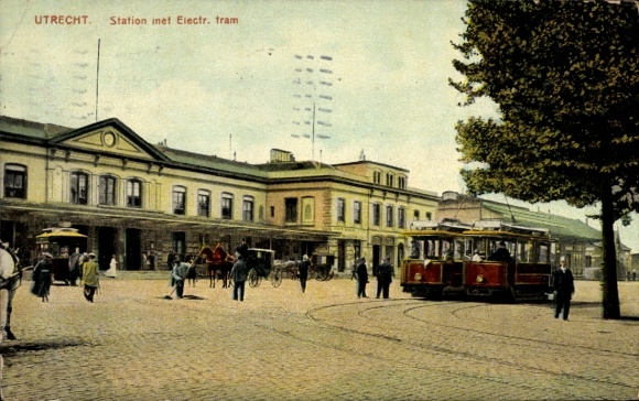 Postcard Utrecht Netherlands, train station with electric tram