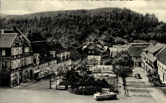 Postcard Lautenthal Langelsheim in the Upper Harz, market square with fountain, car, convertible