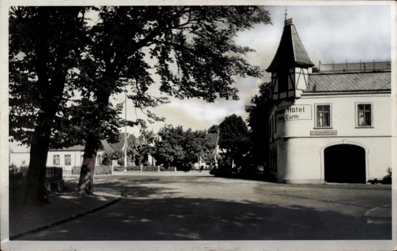 Foto Ak Satrup in Angeln, Dorfpartie, Bahnhofshotel Curth
