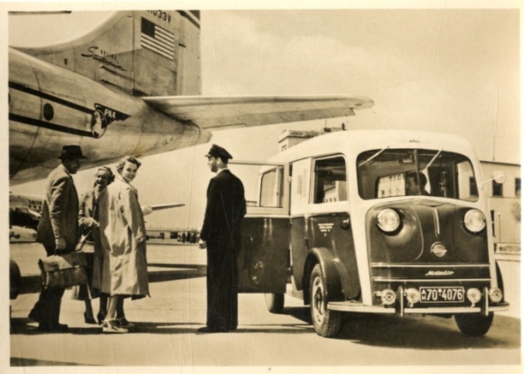 Photo minibus and passenger plane, PAA, Pan American World Airways, Tempo Matador