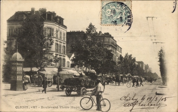 Postcard Clichy Hauts de Seine, Boulevard Victor Hugo, street view, cyclists, horse-drawn carriage