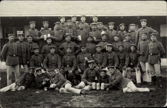 Postcard Lagerlechfeld Graben Schwaben, Lechfeld Air Base, soldiers in uniform with beer mugs