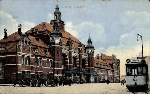 Ak Hansestadt Lübeck, Bahnhof, Straßenbahn zum Marktplatz, Wagen 59, Kutschen
