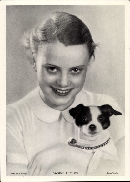 Photo actress Sabine Peters, portrait with dog