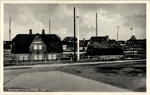 Ak Nordseebad List op Sylt, oestervissersgebouw, twee gebouwen, elektriciteitspalen, geen mensen
