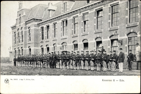 Postcard Ede Gelderland Netherlands, Kaserne II, soldiers, roll call