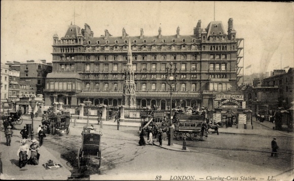 PC London City England, Charing Cross Station