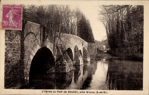 Ak Yerres Essonne, brug over de rivier Yerres in Boussy-Saint-Antoine