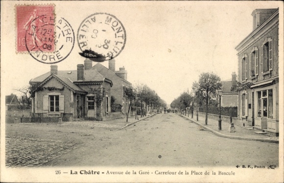 Postcard La Châtre Indre, Avenue de la Gare, Place de la Bascule, street scene, bare trees