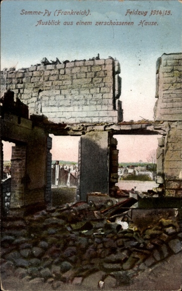 Ak Somme Py Sommepy Tahure Marne, Ausblick aus einem zerschossenen Haus