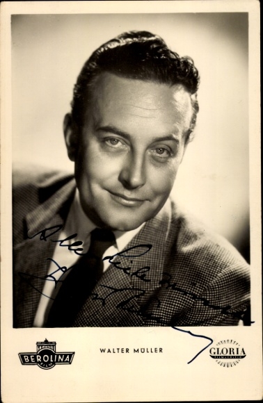 Postcard actor Walter Müller, portrait in suit, imperial maneuvers, autograph