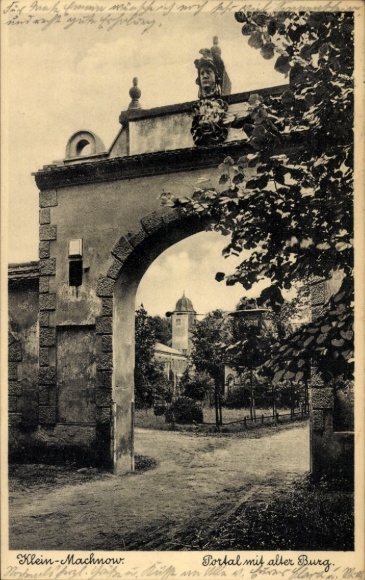 Postcard Kleinmachnow in Brandenburg, portal, old castle