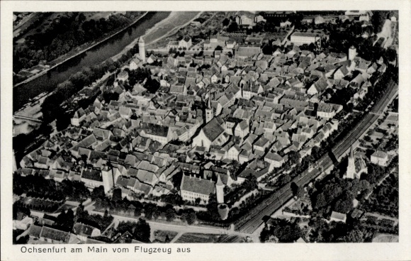 Ak Ochsenfurt am Main Unterfranken, Luftaufnahme von Ochsenfurt, Stadtansicht, Fluss im Bild