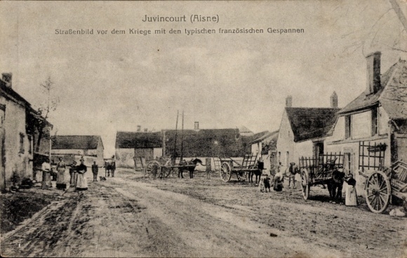 Ak Juvincourt Aisne, straatbeeld, typische Franse rijtuigen, voor de oorlog
