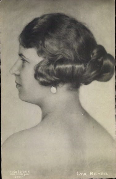 Postcard portrait of a young woman, hairstyle, Lya Beyer